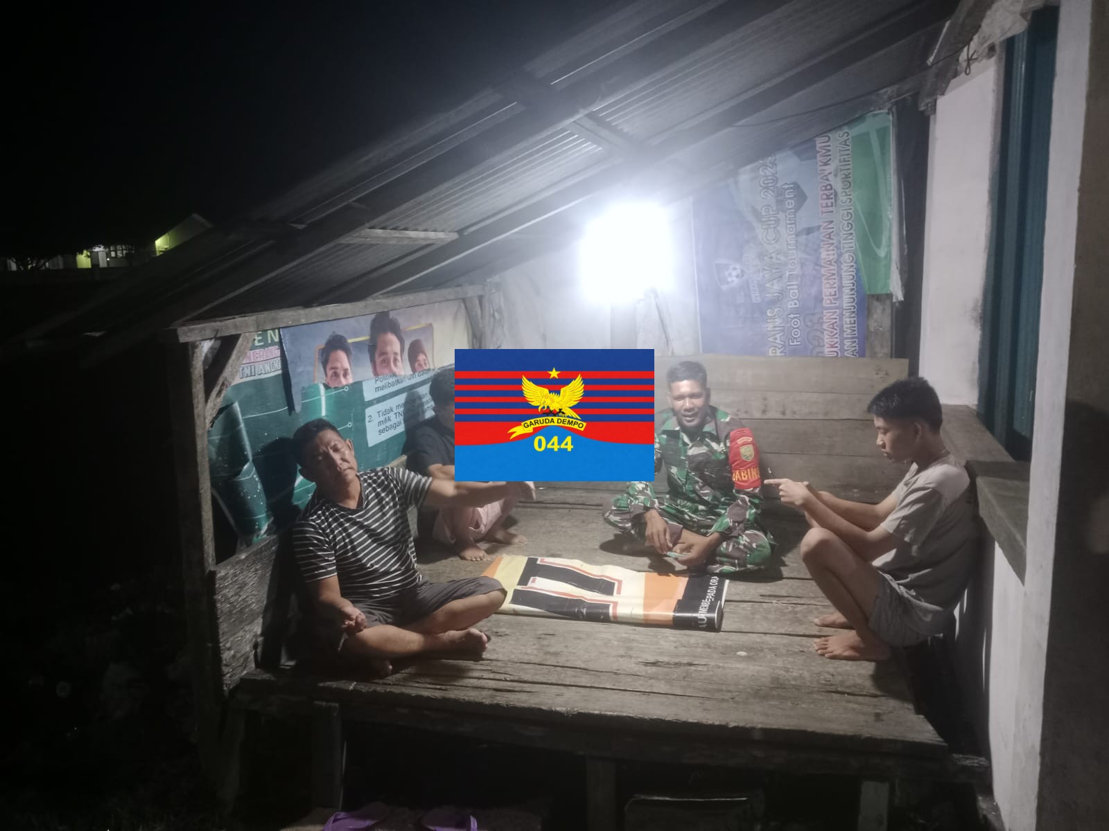 Sertu Amansyah Laksanakan Patroli Siskamling di Desa Temuan Sari