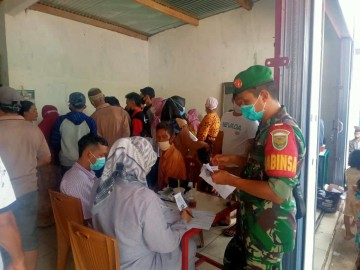 Babinsa Koramil 406-04/Muara lakitan Monitoring Pelaksanaan Vaksinasi Covid-19 Tahap II