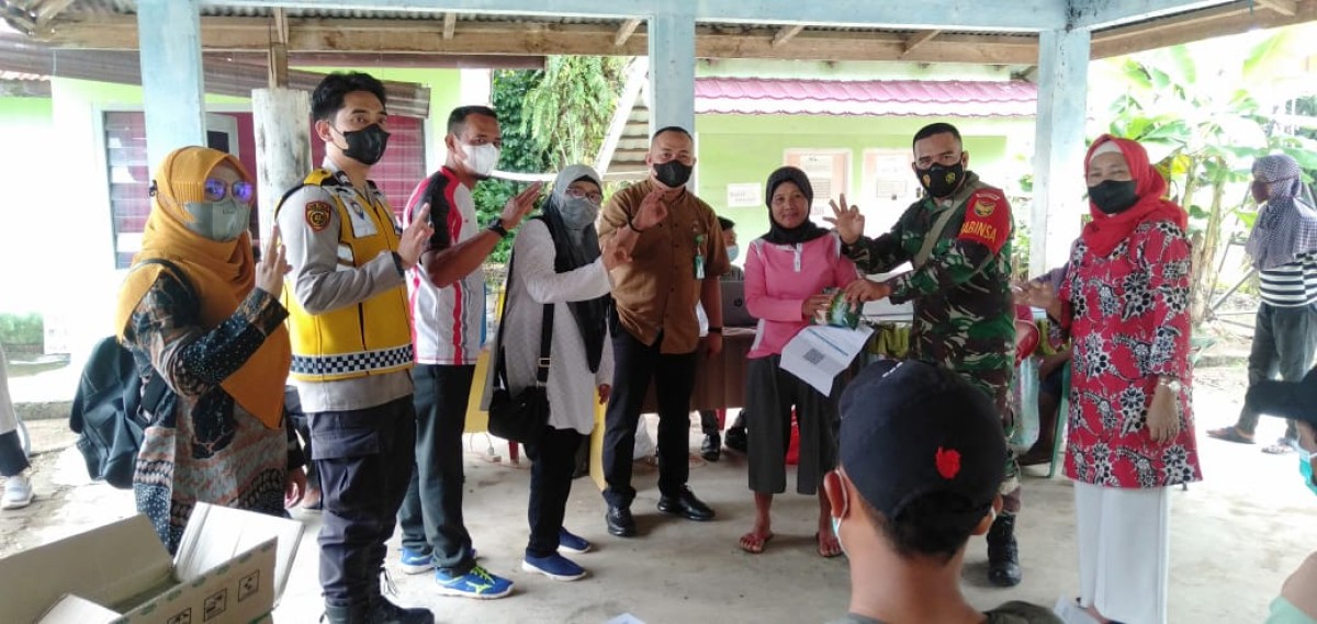 Serda Indrawan Babinsa Koramil 406-09/Terawas Monitoring Vaksin Dosis 2