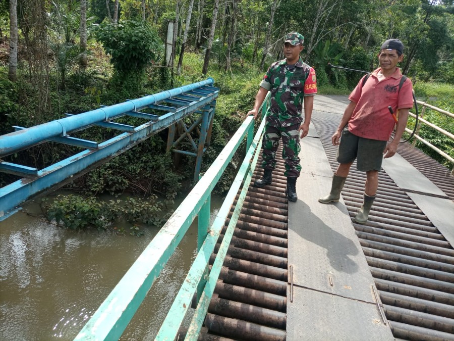 Koptu Agus susilo cek Debit air di wilayah binaan antisipasi terjadinya banjir dan tanah longsor.