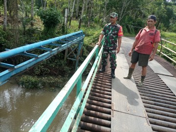 Koptu Agus susilo cek Debit air di wilayah binaan antisipasi terjadinya banjir dan tanah longsor.