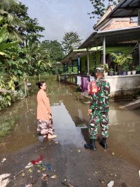 Walaupun Banjir Sudah Surut Babinsa Himbau Warga Untuk Tetap Waspada