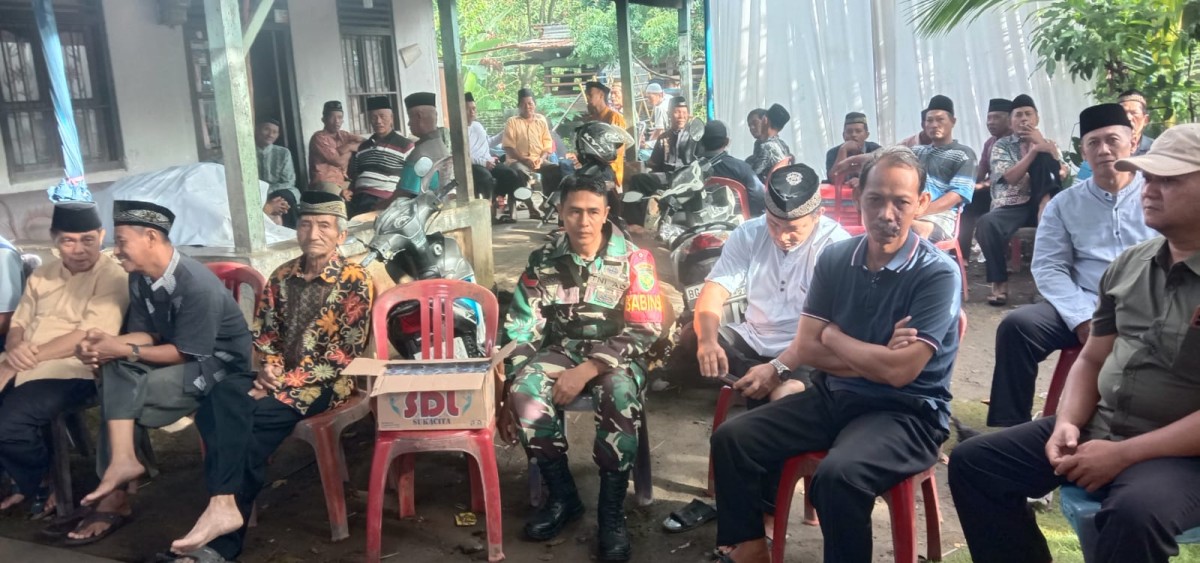 Babinsa Koramil 406-06/Tugumulyo Koptu Sujarwo Melaksankan Kegiatan Melayat Di Wilayah Binaan.