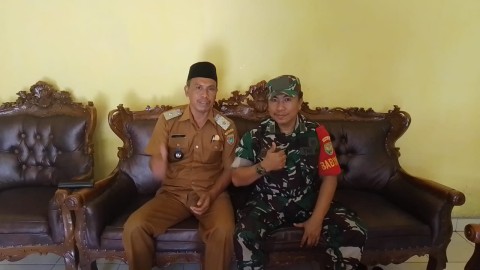 Jalani Silaturahmi Babinsa Koramil 406-09/Terawas Pelda Darlan Efendi Melaksanakan Komsos Bersama Warga Diwilayah Binaan.