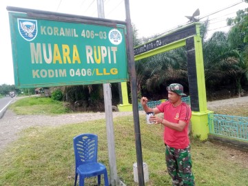 Babinsa Koramil 406-03 /Rupit Melaksanakan Pembersihan Dalam Rangka Antisipasi Kunjungan Pangdam II/Sriwijaya.