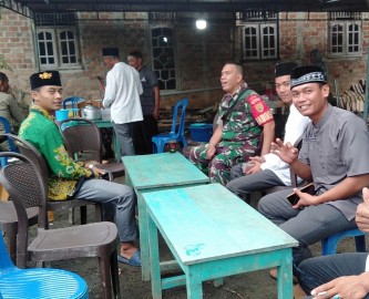 Jalani Silaturahmi Babinsa Koramil 406-09/Terawas Serda Indrawan K Melaksanakan Komsos Bersama Warga Diwilayah Binaan.