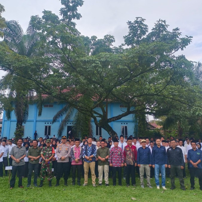 Babinsa Koramil 406-05/Muara Kelingi Hadiri Pelantikan dan Pengambilan Sumpah Calon KPPS