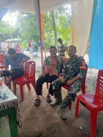 Hadiri Hajatan di Desa Binaan, Bukti Kedekatan Babinsa Desa rantau alih, Kodim 0406/Lubuklinggau, dengan Masyarakat di Desa Binaan