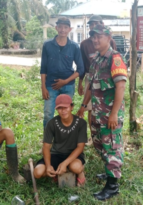 Sertu M Daud tingkatkan kerja sama di wilayah jalin komsos di Desa binaan