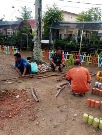 Terus Jaga Hubungan Baik, Babinsa Koramil 406-07/Jayaloka Melaksanakan Komsos Dengan masyarakat desa binaan