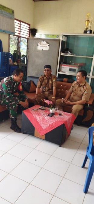 Serma Taufik monitoring wilayah Pasca Pemilu 2024 bersama lurah wilayah binaan