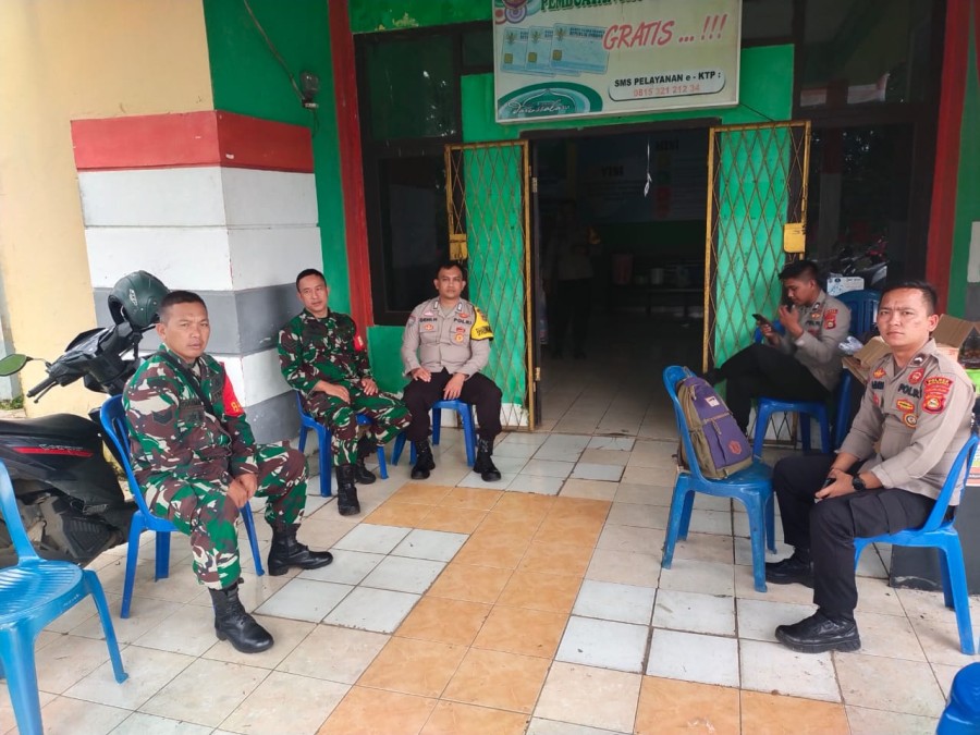 Babinsa Koramil 406-06/Tugumulyo Melaksanakan Pam Hasil Logistik Pemilu.