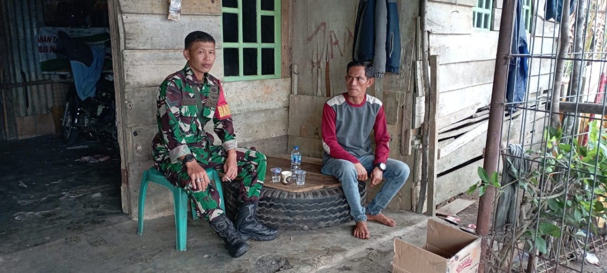 Lewat Komsos, Sertu yunistan Imbau Warga untuk Jaga Kebersihan Lingkungan