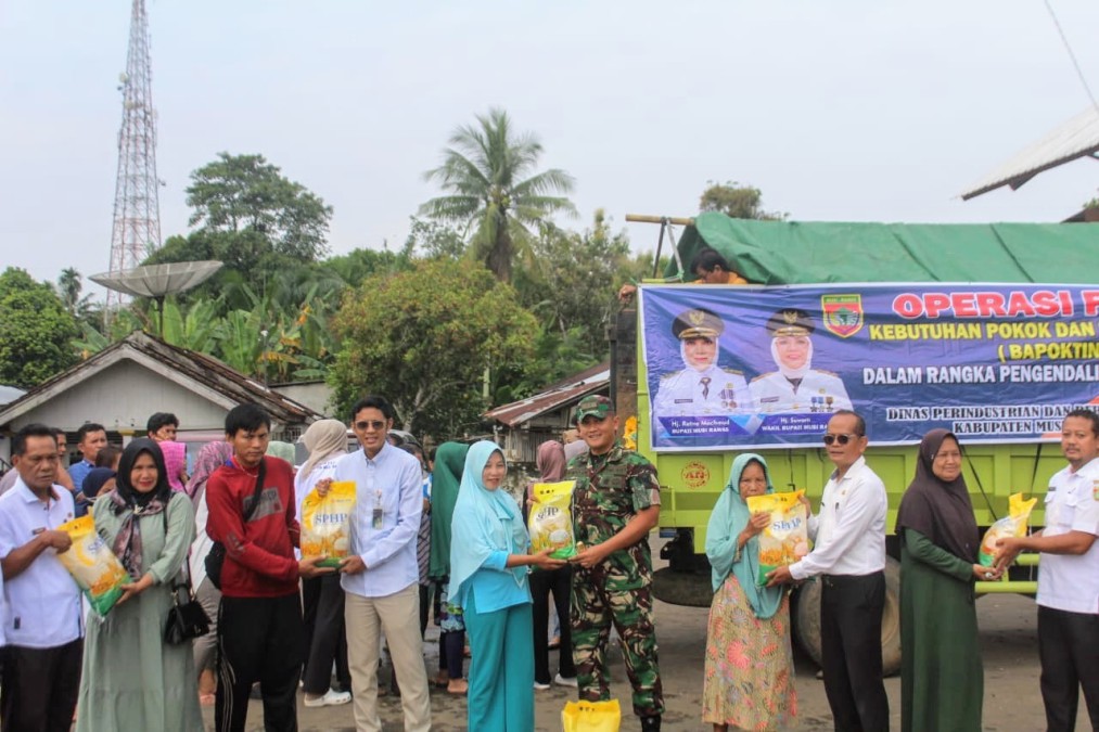 Kodim 0406/Lubuk Linggau Bersama Disperindag dan Bulog Gelar Operasi Pasar Murah