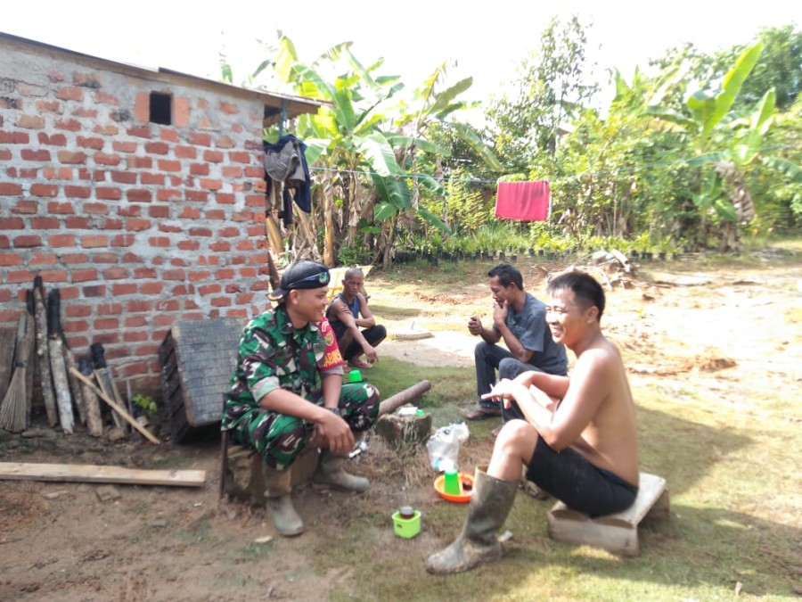 Sertu Wahyu Nugroho sambangi masyarakat desa binaan guna tingkatkan kerjasama di wilayah