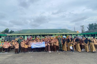 Siswa Siswi MI Darul Ishlah Pondok Pesantren Al-Azhaar Kunjungi Markas Kodim 0406/Lubuk Linggau