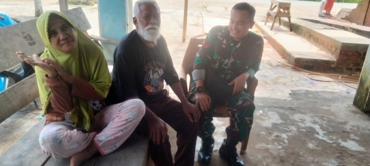 Babinsa Koramil 406-06/Tugumulyo Melaksanakan Komsos Diwilayah binaan.