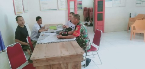 Pererat Sinergitas, Sertu Fajri Maulani Komsos Dengan Perangkat Desa di wilayah binaan