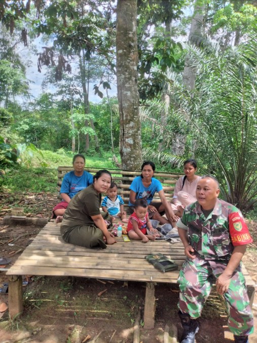 Bulan Puasa Tak Hilangkan Semangat Babinsa Koramil 406+07/jayaloka Komsos Dengan Warga Binaan