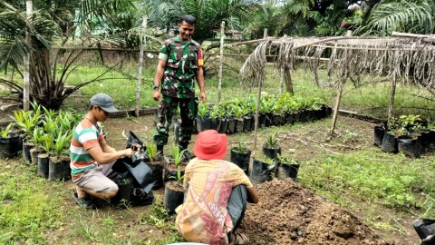 Puasa bukan penghalang bagi Babinsa desa pelita jaya Serda Dimas Prayoga Babinsa Koramil 406-04/Muara Lakitan