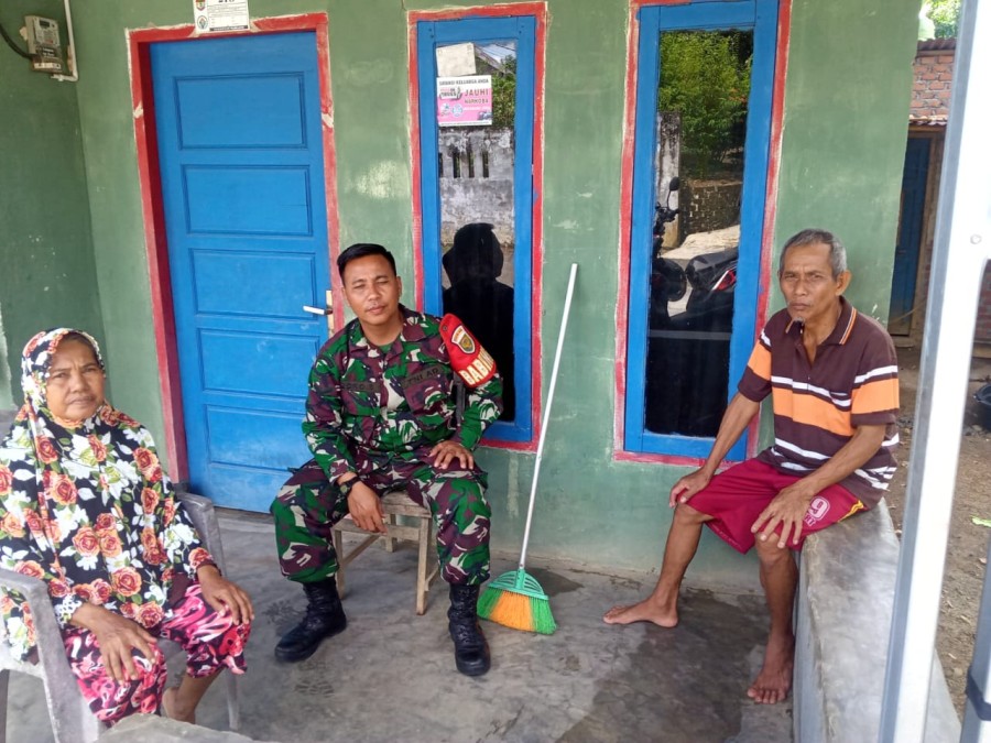 Jalani Silaturahmi Di Bulan Ramadhan Babinsa Koramil 406-06/Tugumulyo Serda Joko S Melaksanakan Komsos Diwilayah binaan.