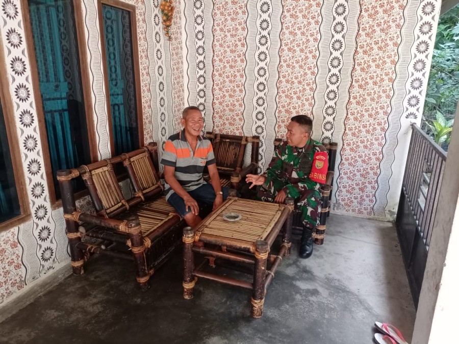 Jalani Silaturahmi Di Bulan Ramadhan Babinsa Koramil 406-06/Tugumulyo Serka Darman Melaksanakan Komsos Di Wilayah binaan.