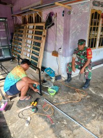 Babinsa Anjangsana Bersama Bengkel Las Pembuatan Pagar Besi di Wilayah binaan
