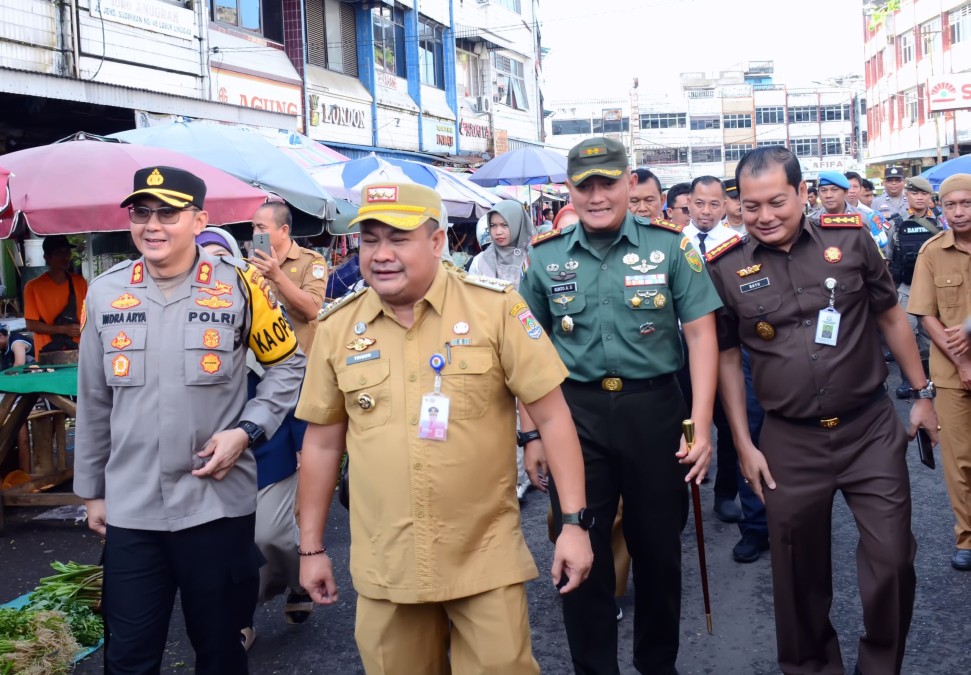 Sidak Pasar Dalam Rangka Pantau Harga Barang Pokok Menjelang Hari Raya Idul Fitri 1445 Hijriyah