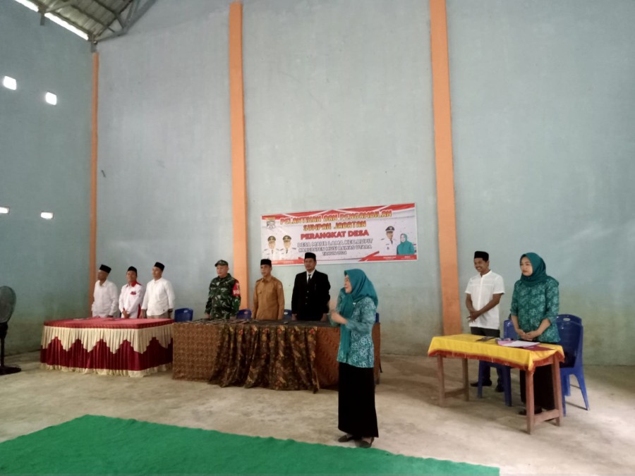 Hadiri Pelantikan Perangkat Desa, Babinsa Harapkan Pejabat Baru Dedikasikan Diri untuk Kepentingan Masyarakat.