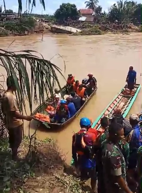 Bentuk Kepedulian TNI AD Terhadap Musibah Banjir, Kasdim 0406/Lubuk Linggau Tinjau Lokasi Banjir Di Muratara