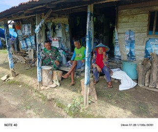 Tingkatkan Rasa Kekeluargaan Babinsa Koramil 406-05/Muara Kelingi Kunjungi Warga Binaannya