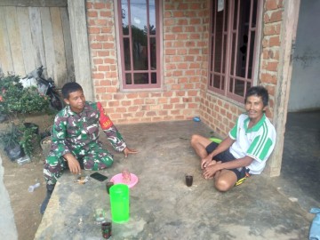 Demi Menjalin Hubungan Baik, Serda mardiyan Komsos Dengan Warga Binaan