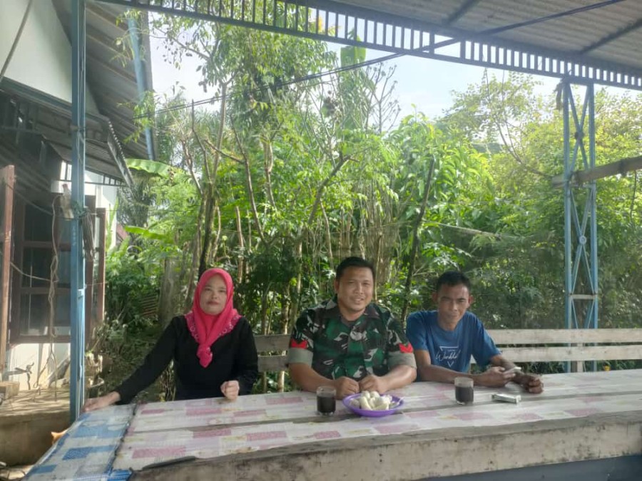 Babinsa Koramil 406-09/Terawas Koptu Mushar Melaksanakan komsos Di wilayah Binaan.
