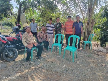 Babinsa Koramil 406-05/Muara Kelingi Turut Berpartisipasi Dalam Menjaga Keamanan Acara Warga