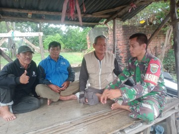 Diwilayah Binaannya Serda Dodi Saputra Jalin Keakraban Dengan Warga Binaan