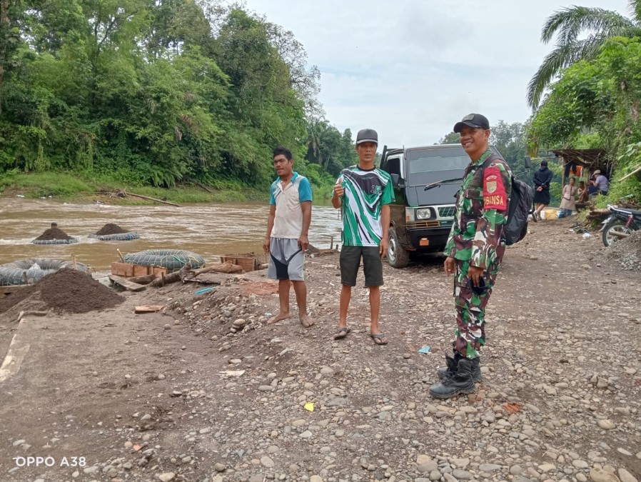 Babinsa Koramil 406-08 /Lubuklinggau Sertu M.Tarhib Melaksanakan Kegiatan Gulbencal Mengantisipasi Bencana Banjir Dan Tanah Lonsor Di Wilayah binaan