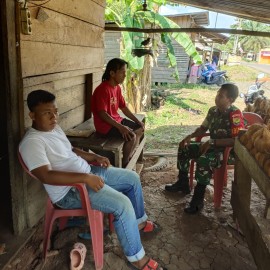 Demi Menjalin Hubungan yang Baik, Babinsa melaksanakan Komsos Dengan masyarakat Binaan