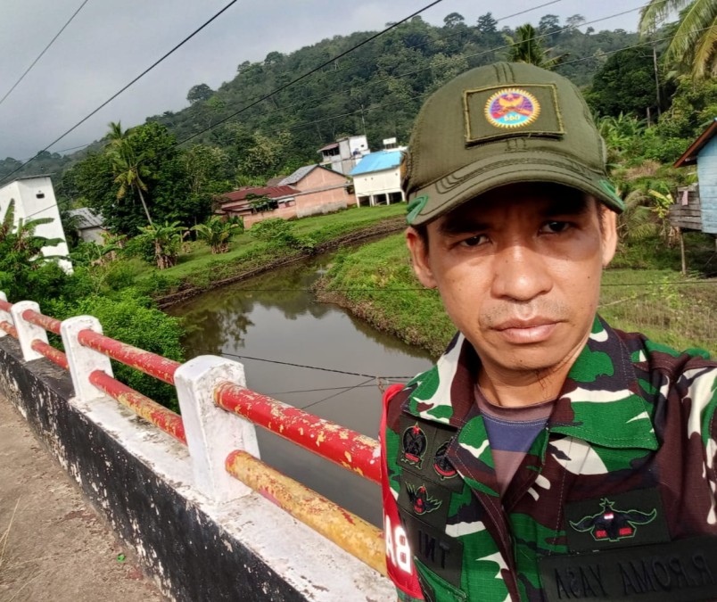 Antisipasi banjir Babinsa Koramil 406-06/Tugumulyo aktif Patroli cek Debit Air di Wilayah Binaan.