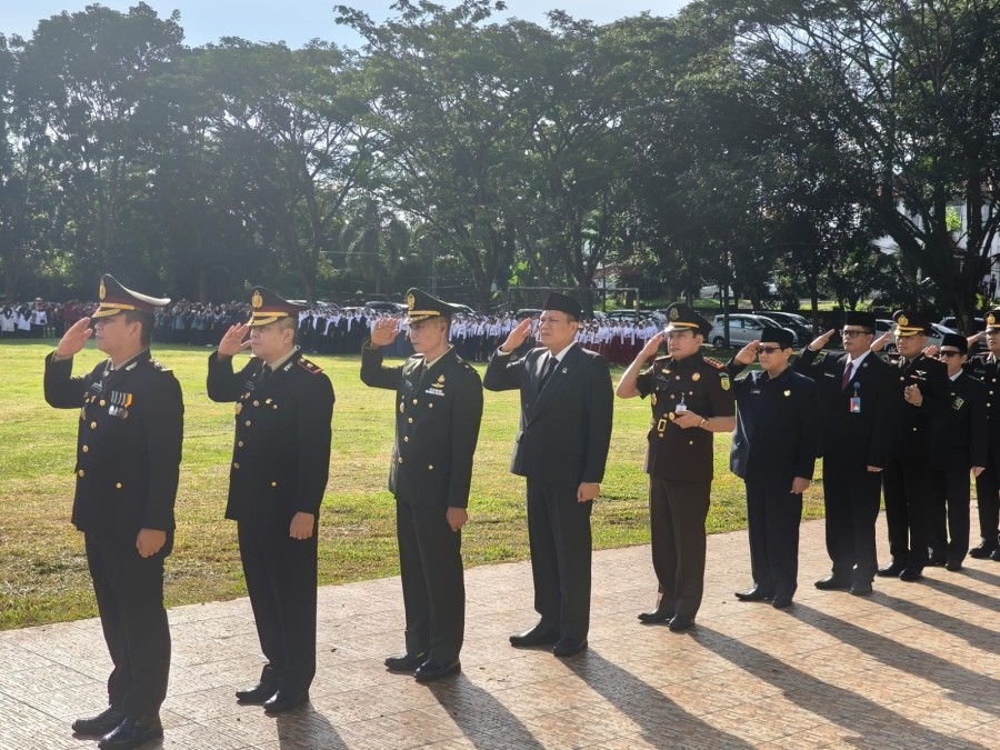 Kepala Staf Kodim 0406 Lubuk Linggau Hadiri Upacara Hari Pendidikan Nasional 2024