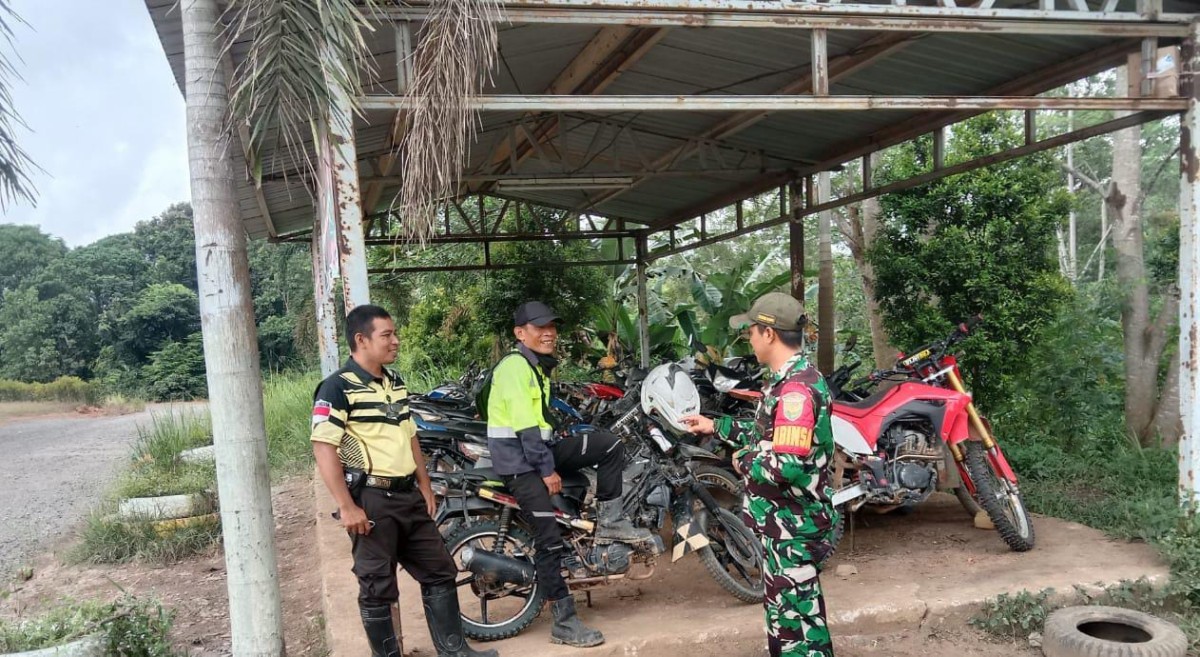 Melalui Komsos Babinsa desa Prabumulih 1 Serda Joni laksanakan Sosialisasikan Bahaya Narkoba di Wilayah binaan