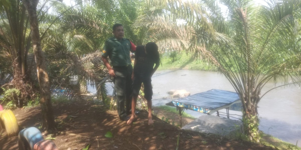 Babinsa Koramil 406-08/Lubuklinggau Sertu Arisyandi Melaksanakan Kegiatan Gulbencal Di Wilayah binaan.