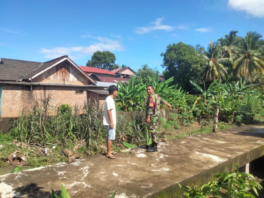 Babinsa Koramil 406-08/Lubuklinggau Koptu Evi Chandra Melaksanakan Kegiatan Gulbencal Di Wilayah binaan.