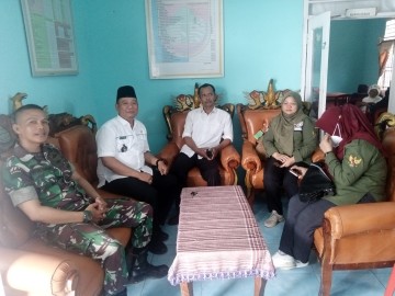 Perkuat Kemitraan, Babinsa Koramil 406-05/Muara Kelingi Komsos Bersama Aparat Pemerintah Desa