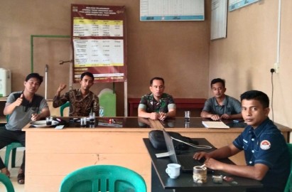 Dukung Program Pemerintah Desa, Babinsa Koramil 406-05/Muara Kelingi Kunjungi Kantor Desa