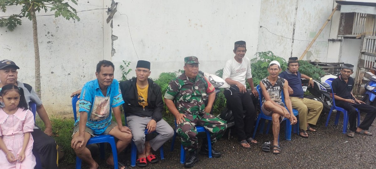 Babinsa Koramil 406-08/Lubuklinggau Serda Zainal Melaksanakan Komsos Di Wilayah Binaan.