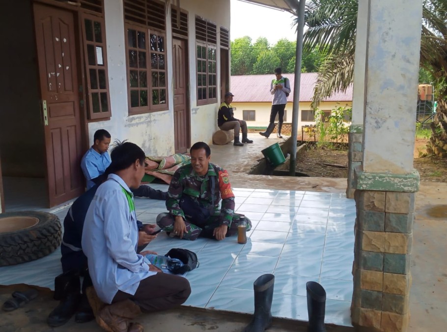 Melalui Komsos Babinsa Koramil 406-04/Muara Lakitan Sosialisasikan Bahaya Narkoba di wilayah binaan