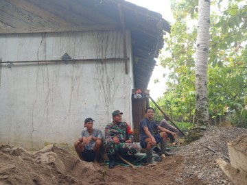 Babinsa Terus Jalin Komsos Bersama Warga Desa Binaan