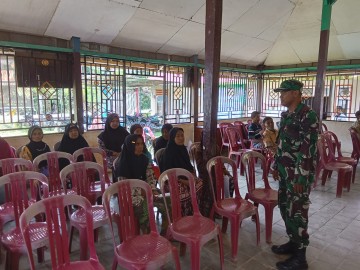Babinsa Koramil 406-04/Muara Lakitan Himbau Ibu-ibu Selalu Jaga Kebersihan Lingkungan