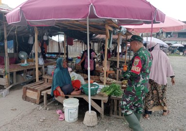 Silaturahmi Dengan Warga Binaan, Babinsa koramil 406-03/rupit Ingatkan Warga Waspada Banjir Dan Tanah Longsor