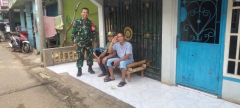 Babinsa Komsos dengan Linmas Tingkatkan Keamanan di Wilayah binaan